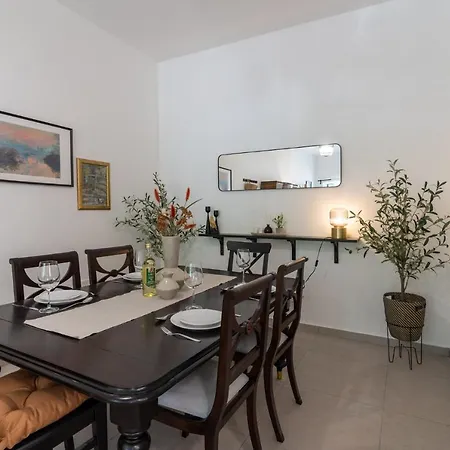 Arty Haven - Spacious 3-br House In * לרנקה