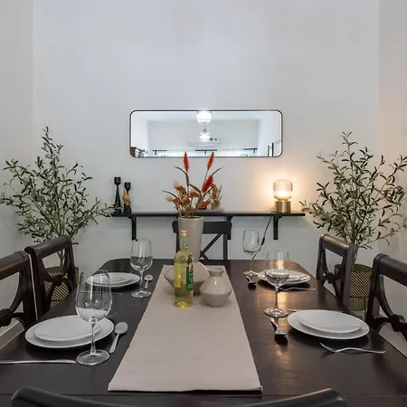 דירה Arty Haven - Spacious 3-br House In לרנקה