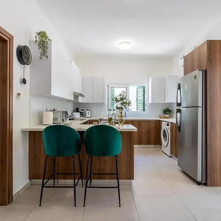 Arty Haven - Spacious 3-br House In Apartament *