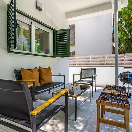 Arty Haven - Spacious 3-br House In 라르나카