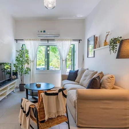 Arty Haven - Spacious 3-br House In Larnaka