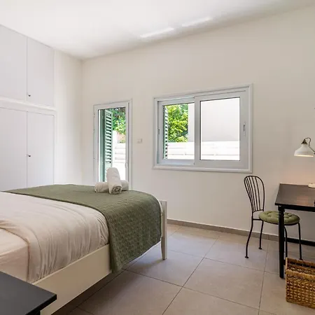 Arty Haven - Spacious 3-br House In Larnaca