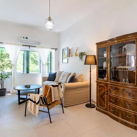 Arty Haven - Spacious 3-br House In