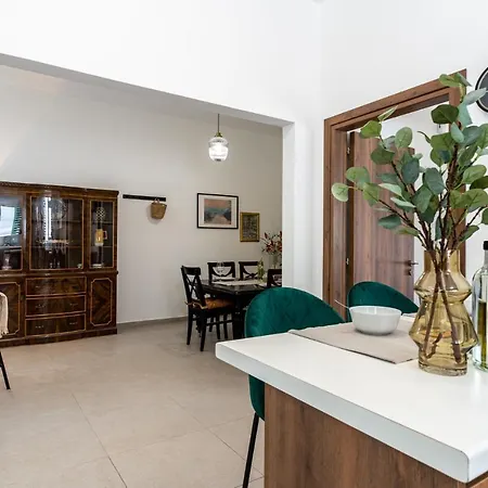 Lägenhet Arty Haven - Spacious 3-br House In