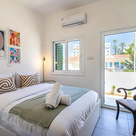 Arty Haven - Spacious 3-br House In Lägenhet Larnaca