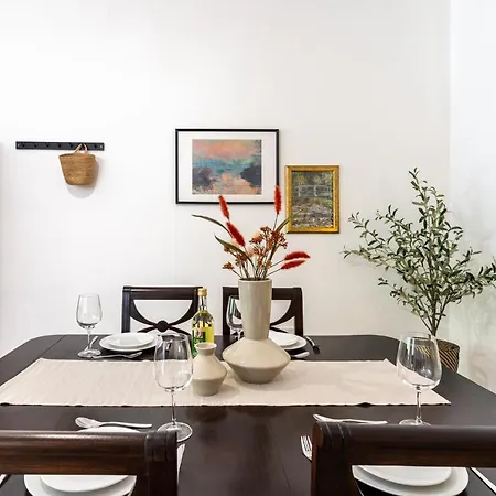 Lägenhet Arty Haven - Spacious 3-br House In