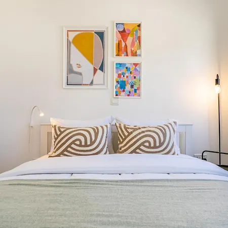 Arty Haven - Spacious 3-br House In 아파트 라르나카