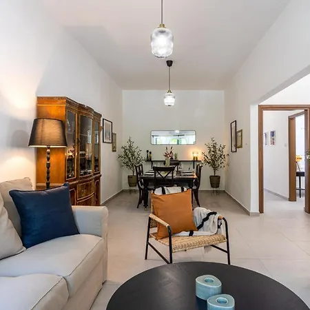 Lägenhet Arty Haven - Spacious 3-br House In
