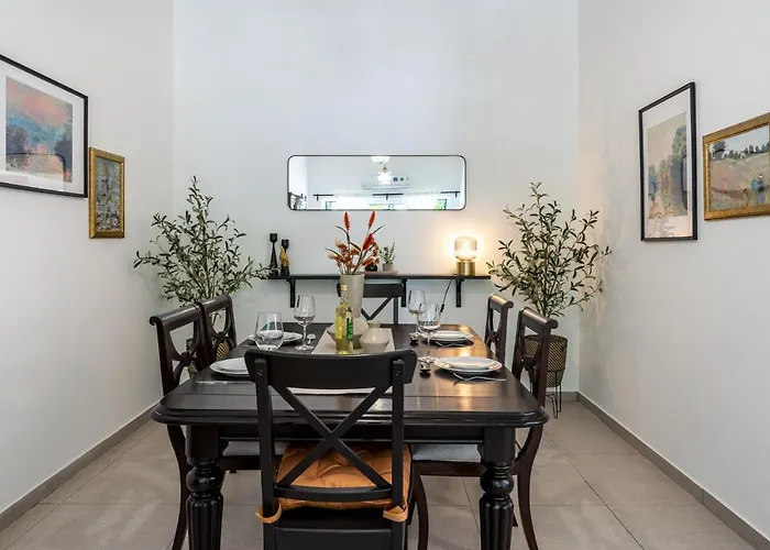 Arty Haven - Spacious 3-br House In Λάρνακα