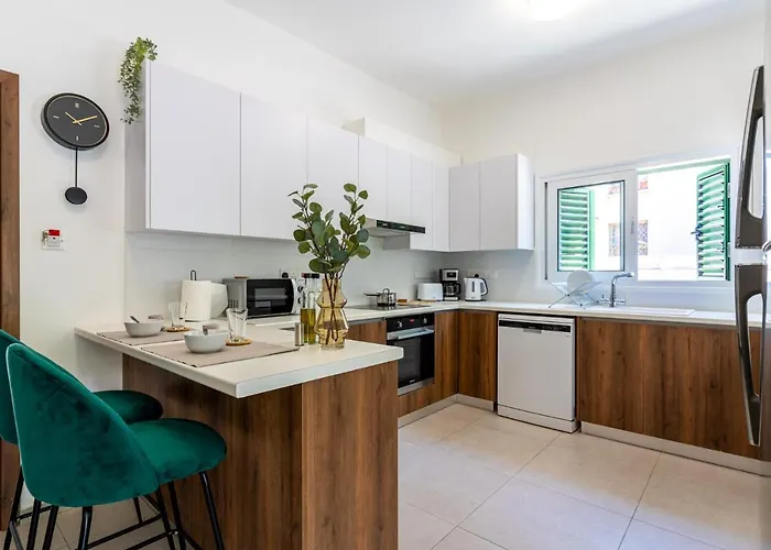 Arty Haven - Spacious 3-br House In Λάρνακα