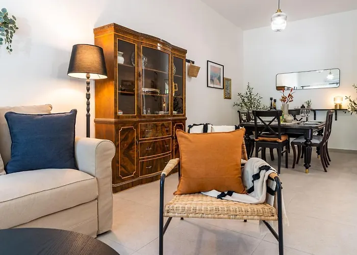 Arty Haven - Spacious 3-br House In *