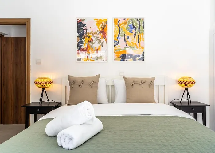 Arty Haven - Spacious 3-br House In *