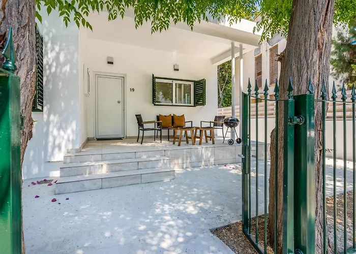 Arty Haven - Spacious 3-br House In *